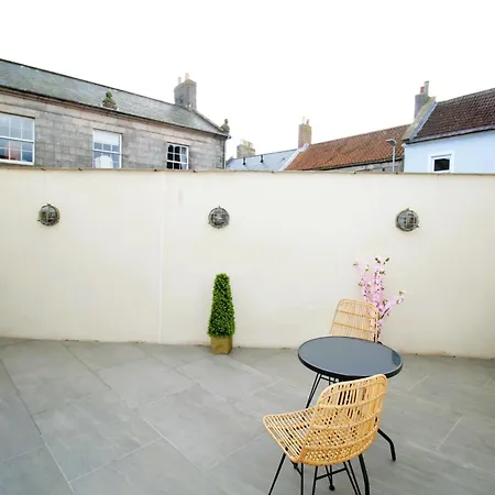 Berwick Upon Tweed - Sleeps 4 - Town Centre - Very High End Renovation - Private Garden - Close To Train Station - Fast Wifi Exterior photo