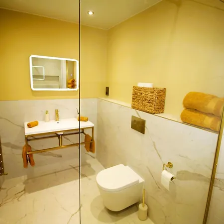 Berwick Upon Tweed - Sleeps 4 - Town Centre - Very High End Renovation - Private Garden - Close To Train Station - Fast Wifi Exterior photo