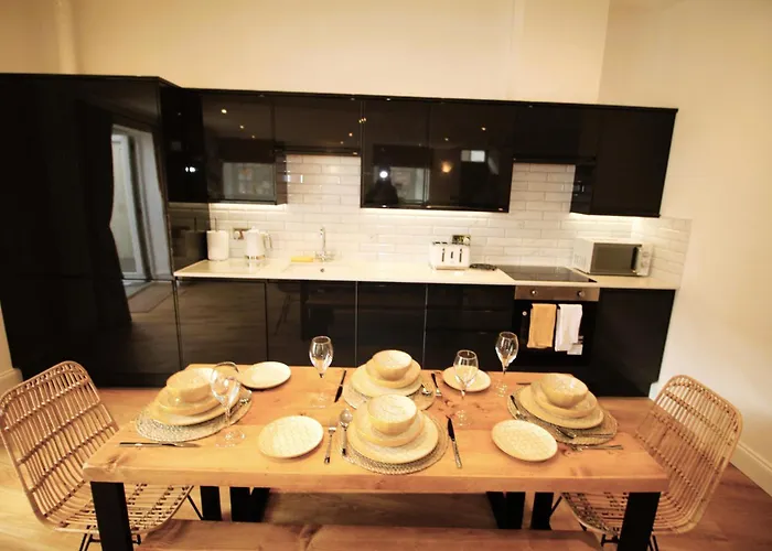 Berwick Upon Tweed - Sleeps 4 - Town Centre - Very High End Renovation - Private Garden - Close To Train Station - Fast Wifi