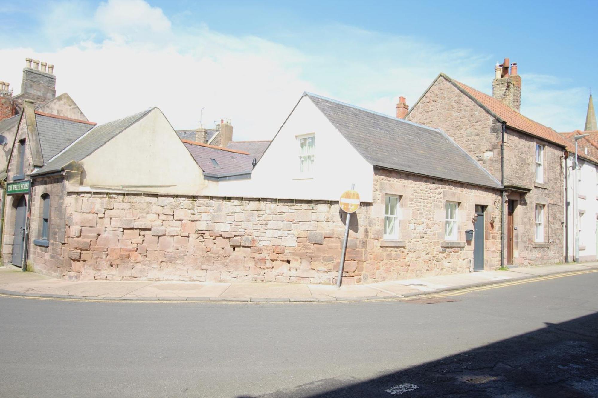 - Sleeps 4 - Town Centre - Very High End Renovation - Private Garden - Close To Train Station - Fast Wifi Berwick Upon Tweed