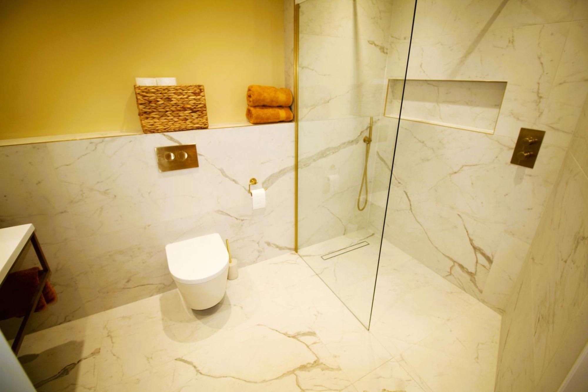 - Sleeps 4 - Town Centre - Very High End Renovation - Private Garden - Close To Train Station - Fast Wifi Berwick Upon Tweed