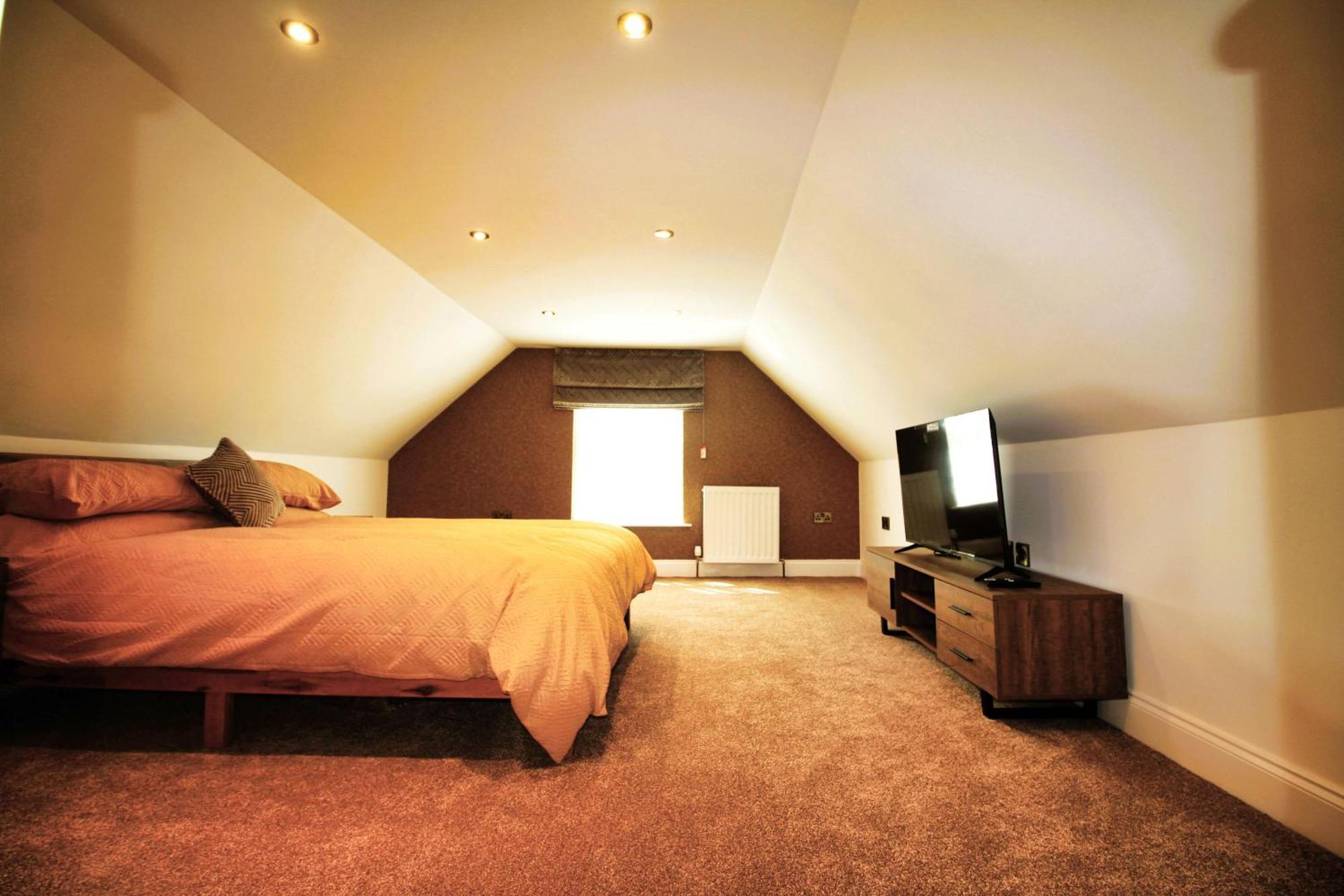 - Sleeps 4 - Town Centre - Very High End Renovation - Private Garden - Close To Train Station - Fast Wifi Apartment